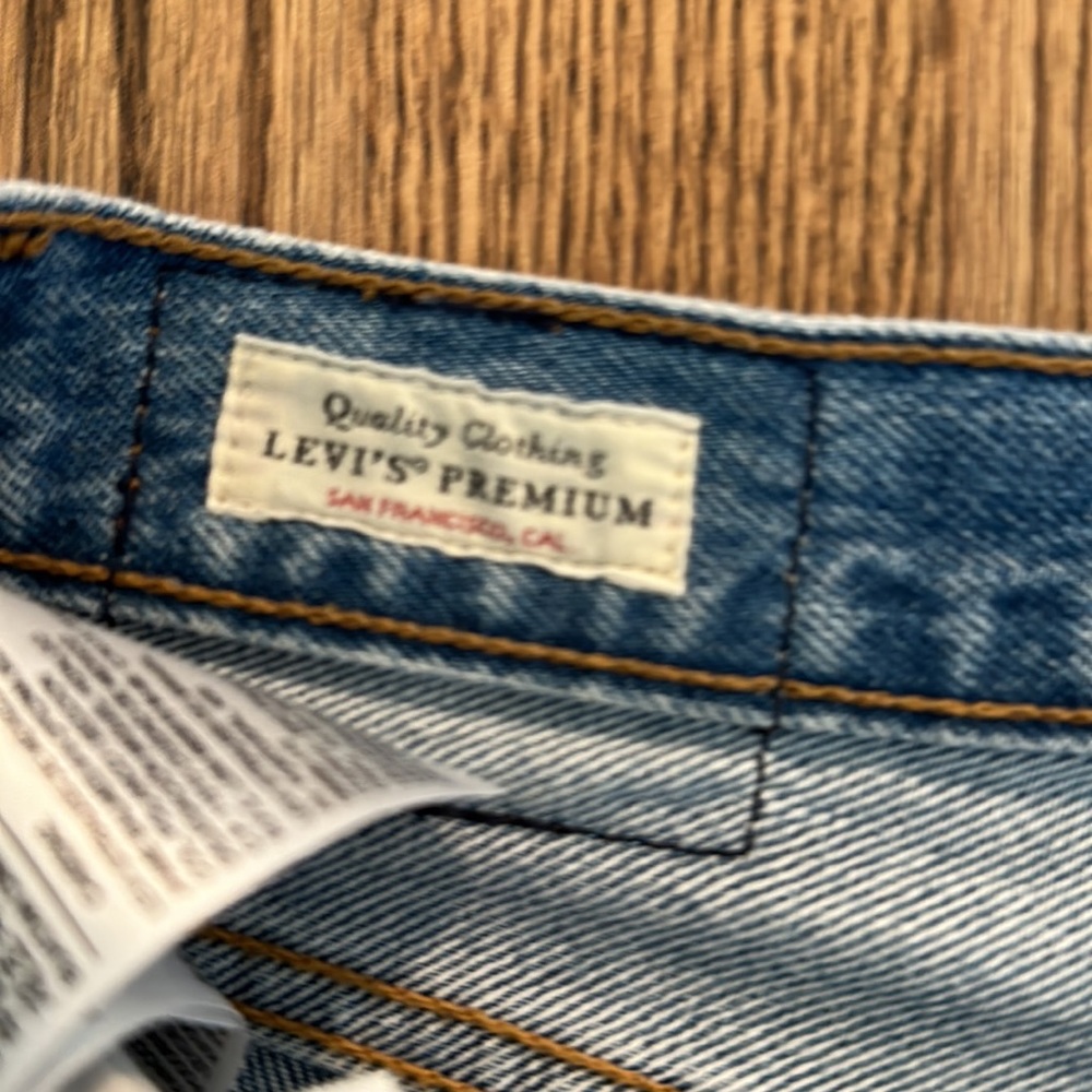 Levi’s - Picture 2 of 4